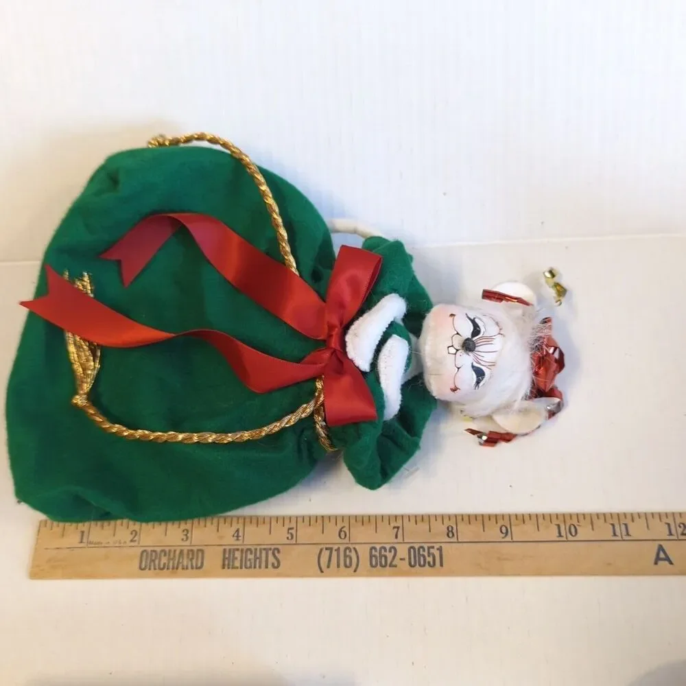 Annalee Christmas Girl Mouse In Santa's Sack Bag Velour Green 2009 Bow